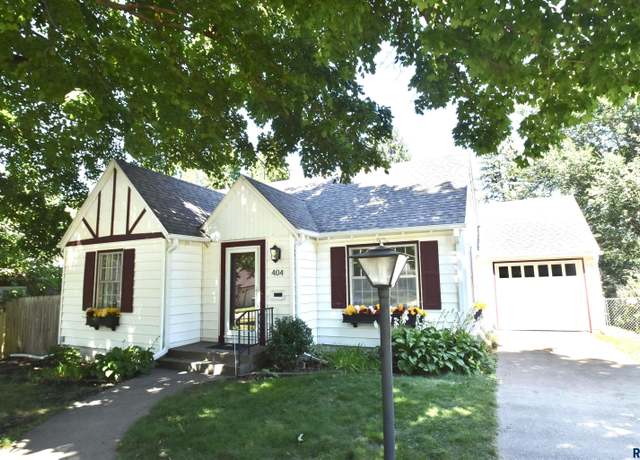Property at 404 E 31st St, Sioux Falls, SD 57105, 3 beds, 2 baths