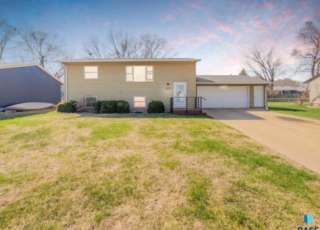 Property at 5209 S Holbrook Ave, Sioux Falls, SD 57106, 3 beds, 2 baths