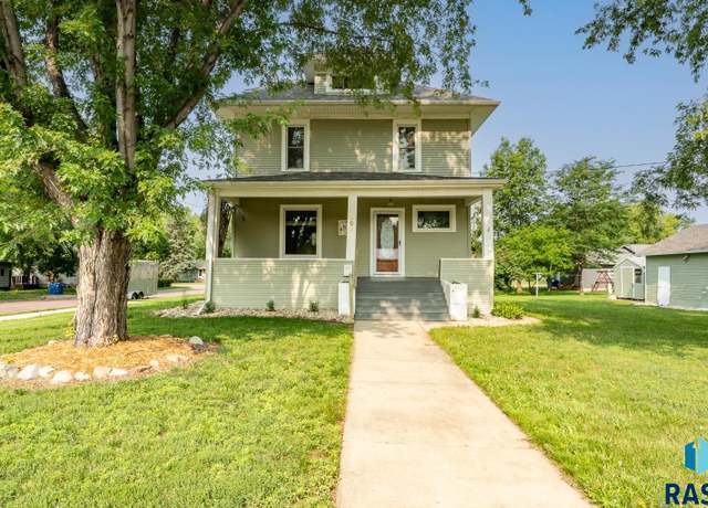 Property at 207 N Wicker St, Canton, SD 57013, 4 beds, 2.5 baths