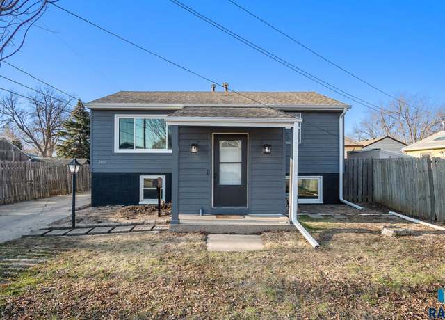 Property at 2005 E Walnut St, Sioux Falls, SD 57103, 4 beds, 2 baths