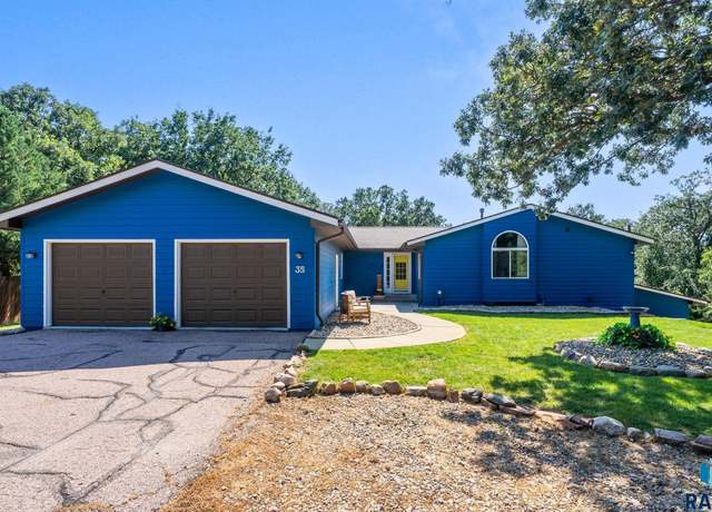 Property at 35 N Oak Pl, Sioux Falls, SD 57110, 5 beds, 2 baths