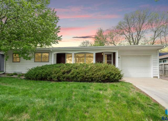 Property at 709 S Stephen Ave, Sioux Falls, SD 57103-2550, 3 beds, 2 baths