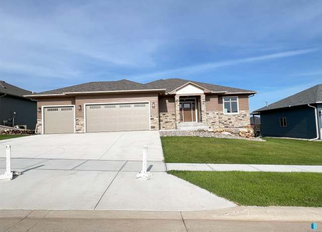 Property at 2705 S Galena Ave, Sioux Falls, SD 57110, 3 beds, 2 baths
