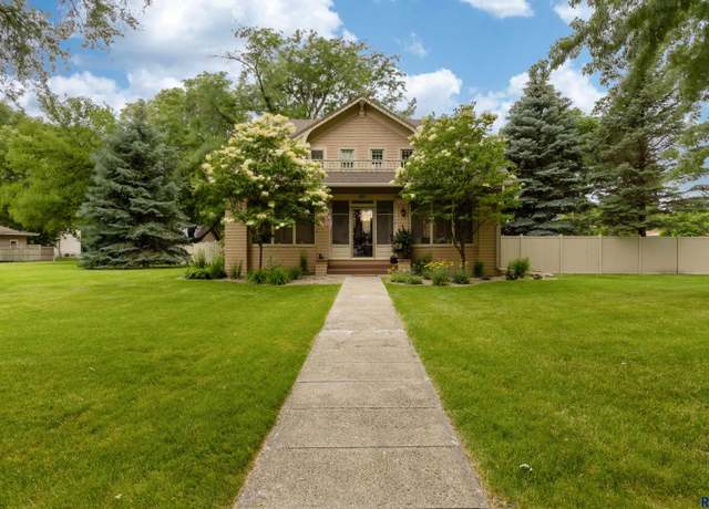 Property at 201 Dakota St, Centerville, SD 57014, 3 beds, 2 baths