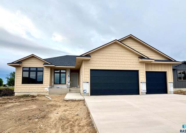 Property at 8601 W Rathburn St, Sioux Falls, SD 57106, 3 beds, 2 baths