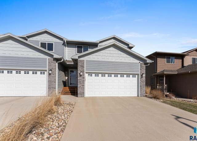 Property at 4227 N Knob Hill Ct, Sioux Falls, SD 57107, 4 beds, 3.5 baths
