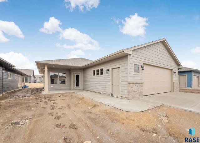 Property at 504 S Big Stone Ave, Sioux Falls, SD 57106, 2 beds, 2 baths