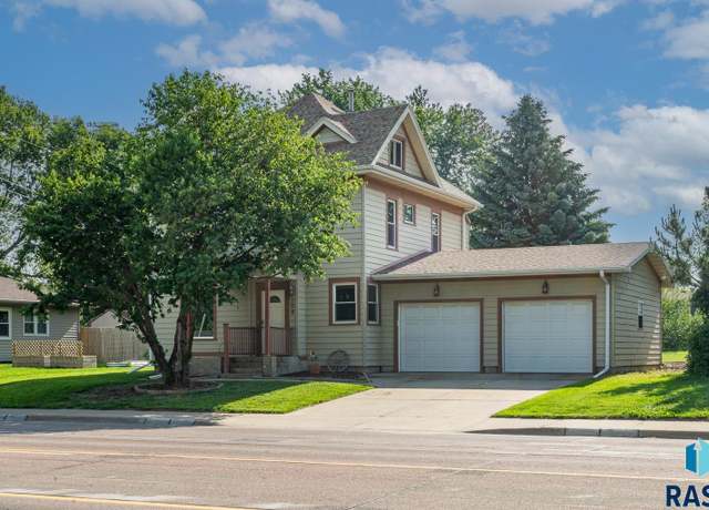 Property at 108 S Sycamore Ave, Sioux Falls, SD 57110, 4 beds, 2 baths