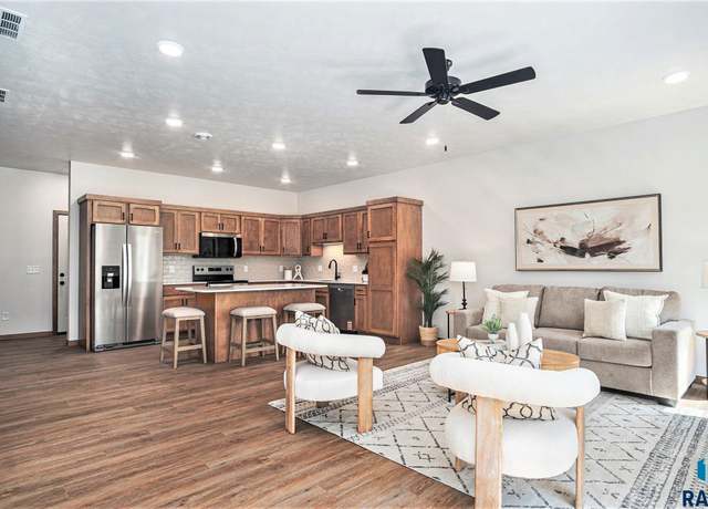 Property at 5705 E Avett Pl, Sioux Falls, SD 57108, 3 beds, 2.5 baths
