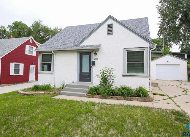Property at 900 S Garfield Ave, Sioux Falls, SD 57104, 3 beds, 1.5 baths