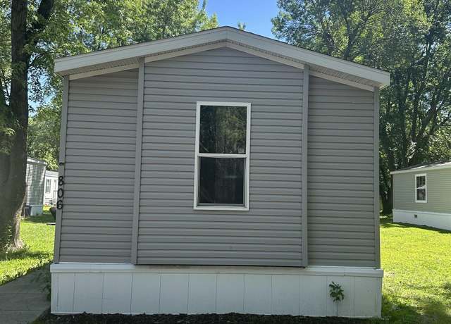 Property at 806 Ruth Pl, Sioux Falls, SD 57106, 3 beds, 2 baths
