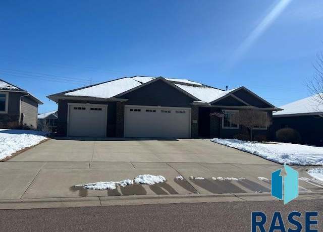 Property at 4308 S Alpine Ave, Sioux Falls, SD 57110, 5 beds, 3 baths