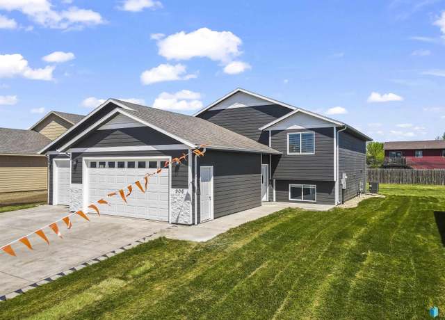 Property at 906 Birch St, Harrisburg, SD 57032, 5 beds, 3 baths