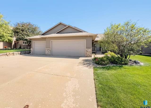 Property at 7617 W Loganberry St, Sioux Falls, SD 57106, 3 beds, 2 baths
