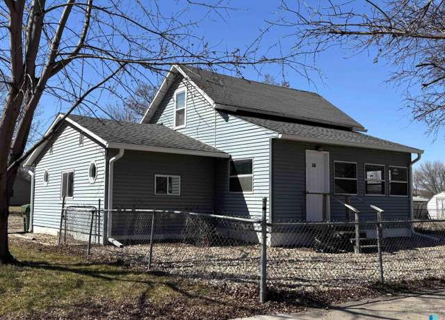 Property at 607 Illinois Ave NW, Huron, SD 57350, 3 beds, 2 baths