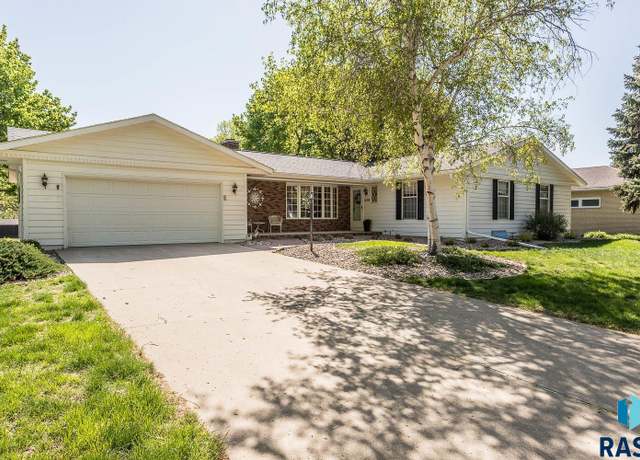 Property at 1208 HAMPSHIRE Cir, Luverne, MN 56156, 3 beds, 2.5 baths