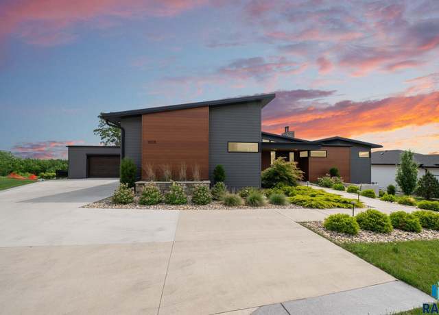 Property at 1608 S Scarlet Oak Pl, Sioux Falls, SD 57110-7711, 4 beds, 3 baths