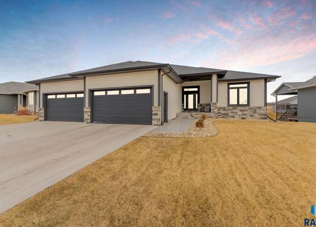 Property at 4216 N Astoria Dr, Sioux Falls, SD 57107, 2 beds, 2.5 baths