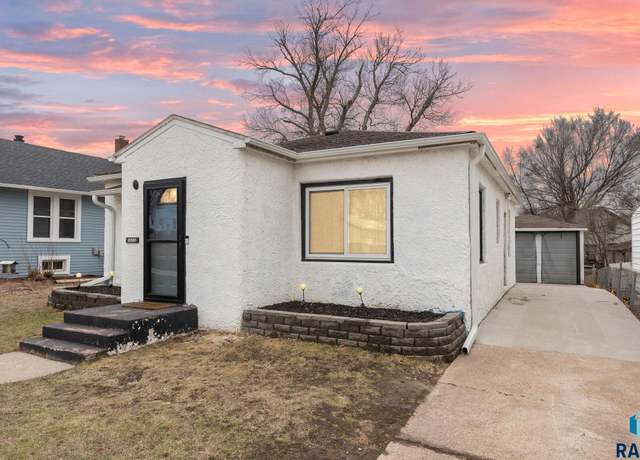 Property at 1413 E 4th St, Sioux Falls, SD 57103, 3 beds, 1 bath