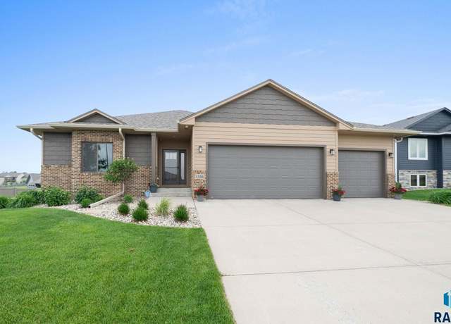 Property at 1316 S Monticello Ave, Sioux Falls, SD 57106, 4 beds, 3 baths