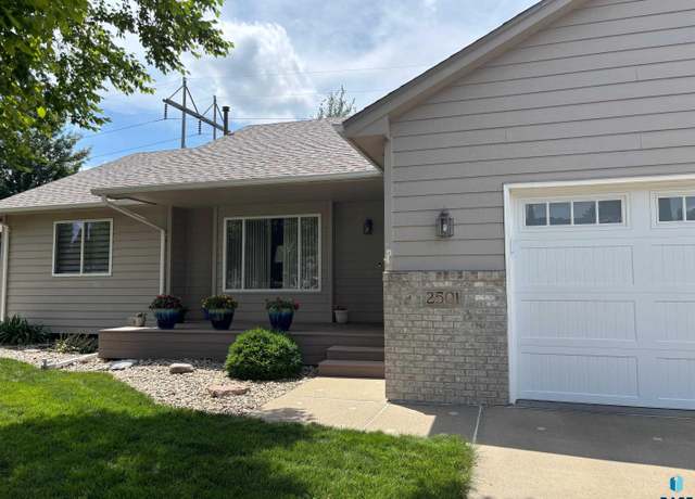 Property at 2501 S Theodore Ave, Sioux Falls, SD 57106, 4 beds, 3 baths
