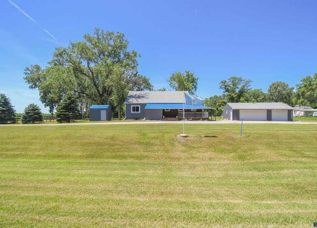 Property at 30021 471st Ave, Beresford, SD 57004, 5 beds, 3.5 baths