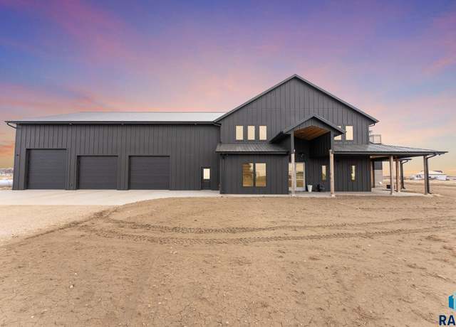 Property at 27704 467th Ave, Lennox, SD 57039, 4 beds, 2.5 baths