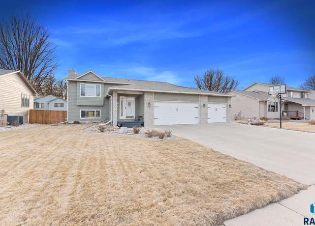 Property at 2301 S Crown Hill Dr, Sioux Falls, SD 57106-3204, 4 beds, 3 baths