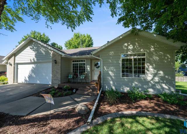 Property at 7204 S Bitterroot Ct, Sioux Falls, SD 57108, 4 beds, 3 baths