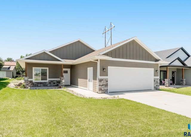 Property at 1301 S Foss Ave, Sioux Falls, SD 57110, 2 beds, 2 baths