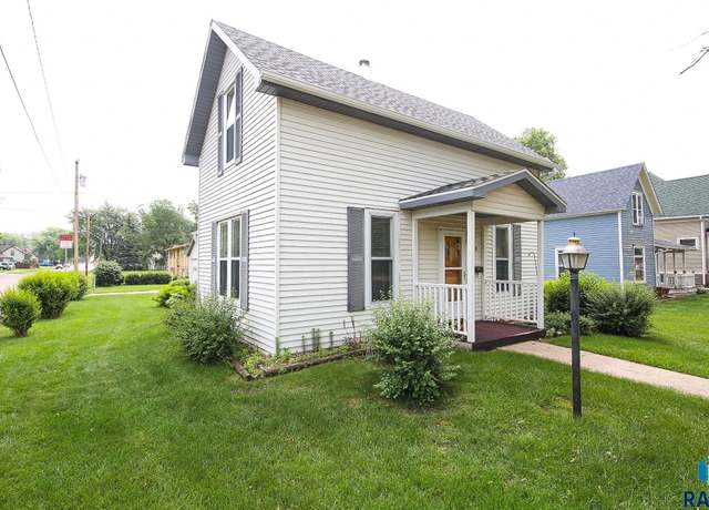 Property at 228 N Broadway St, Canton, SD 57013, 3 beds, 1 bath