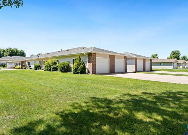 Property at 701 S 3rd St, Beresford, SD 57004, 2 beds, 2 baths