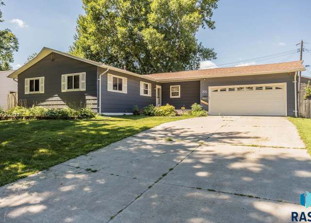 Property at 705 S Stephen Ave, Sioux Falls, SD 57103, 3 beds, 2 baths