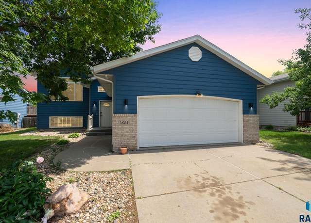 Property at 4804 S Galway Ave, Sioux Falls, SD 57106, 3 beds, 2 baths