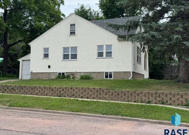 Property at 1330 W 14th St, Sioux Falls, SD 57104, 3 beds, 1 bath