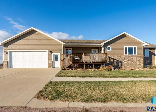 Property at 507 Nebraska St, Centerville, SD 57014, 4 beds, 3 baths