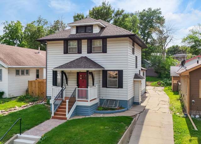 Property at 715 N Prairie Ave, Sioux Falls, SD 57104, 4 beds, 3 baths