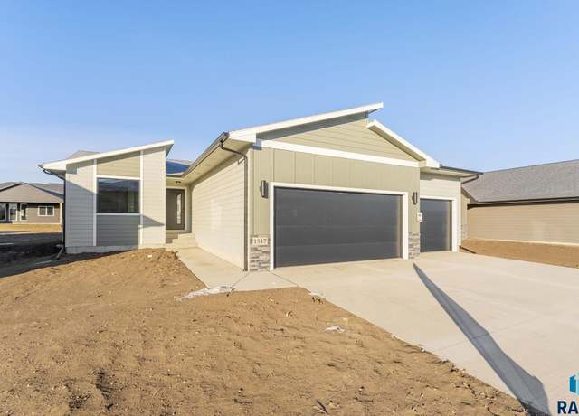 Property at 1517 S Marybeth Ave, Sioux Falls, SD 57106, 2 beds, 2 baths