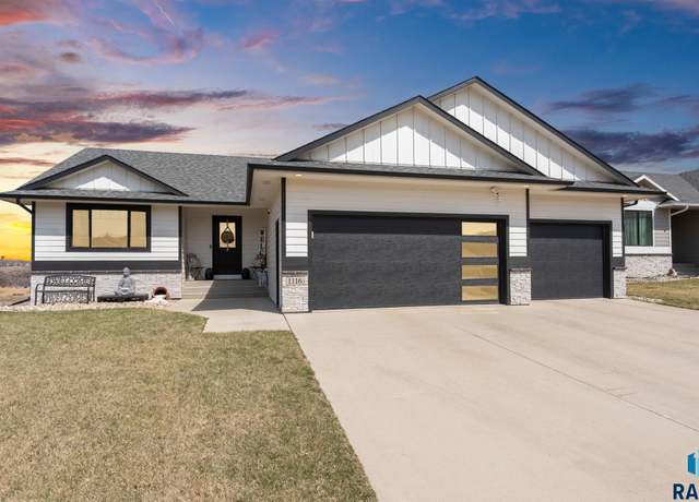 Property at 1116 N Archer Dr, Sioux Falls, SD 57103, 4 beds, 3 baths