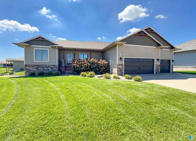 Property at 7805 W Noah Cir, Sioux Falls, SD 57106, 6 beds, 3 baths
