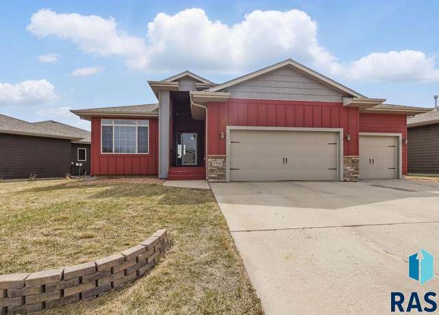 Property at 7705 W Vista Park St, Sioux Falls, SD 57106, 5 beds, 3 baths