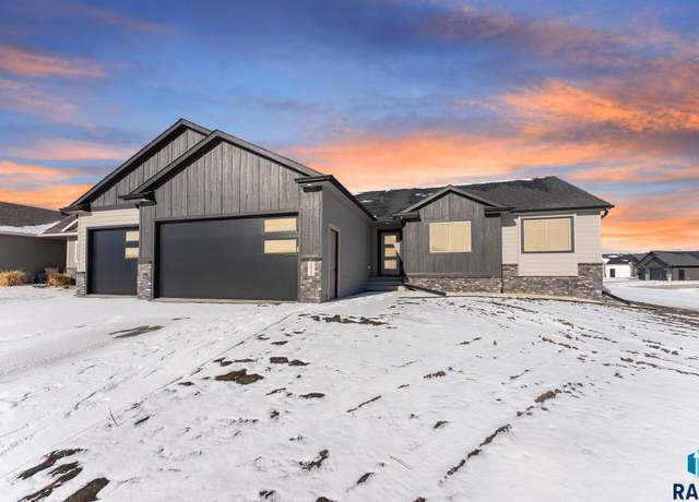 Property at 5512 E 64th St, Sioux Falls, SD 57108, 3 beds, 2 baths