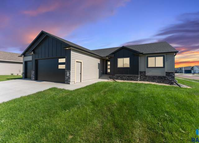 Property at 5512 E 64th St, Sioux Falls, SD 57108, 3 beds, 2 baths