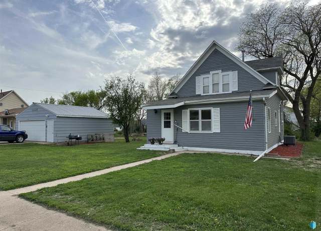 Property at 531 N Adams St, Salem, SD 57058, 4 beds, 1.5 baths