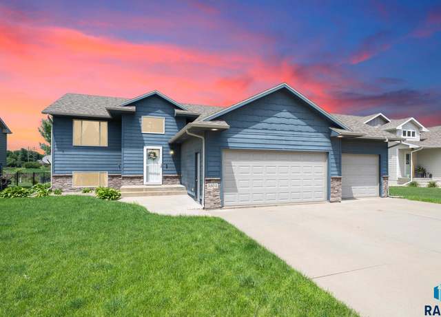 Property at 5304 E Huber St, Sioux Falls, SD 57110, 3 beds, 3 baths