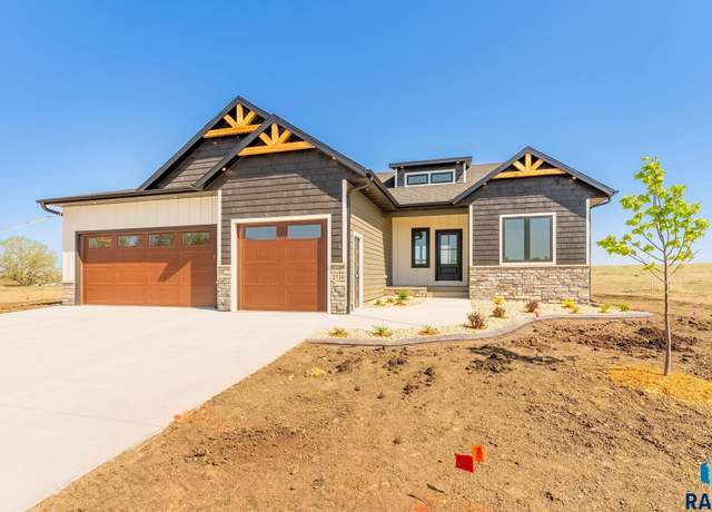 Property at 2516 E Chestnut Trl, Brandon, SD 57005, 5 beds, 3 baths