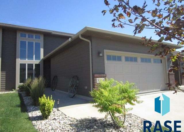 Property at 5104 E 63rd St, Sioux Falls, SD 57108, 3 beds, 2.5 baths
