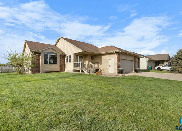 Property at 1105 E Maple St, Harrisburg, SD 57032, 4 beds, 3 baths