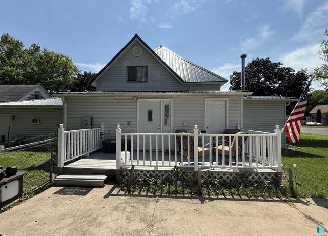 Property at 311 2nd St, Wakonda, SD 57073, 2 beds, 2 baths