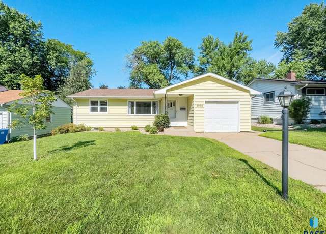Property at 2805 S Hawthorne Ave, Sioux Falls, SD 57105, 4 beds, 2 baths